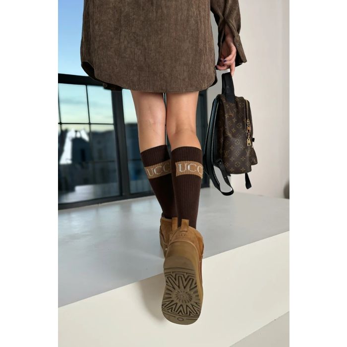 Wysokie skarpetki ze znaczkiem czekoladowy brąz