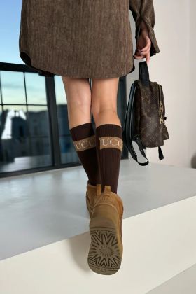 Wysokie skarpetki ze znaczkiem czekoladowy brąz